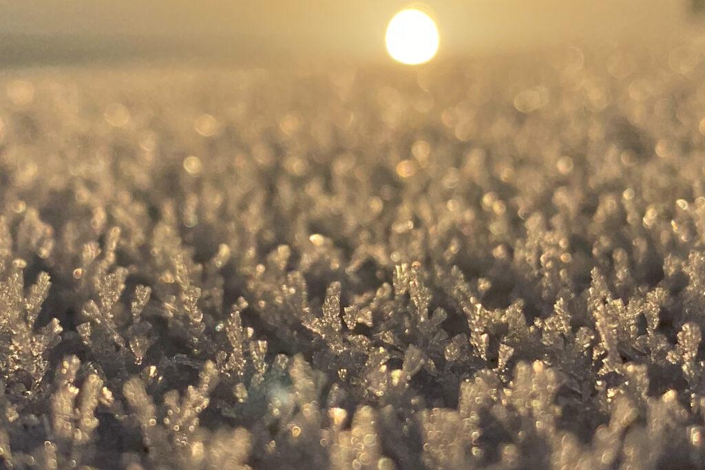 Raureif auf dem Deck einer Segelyacht