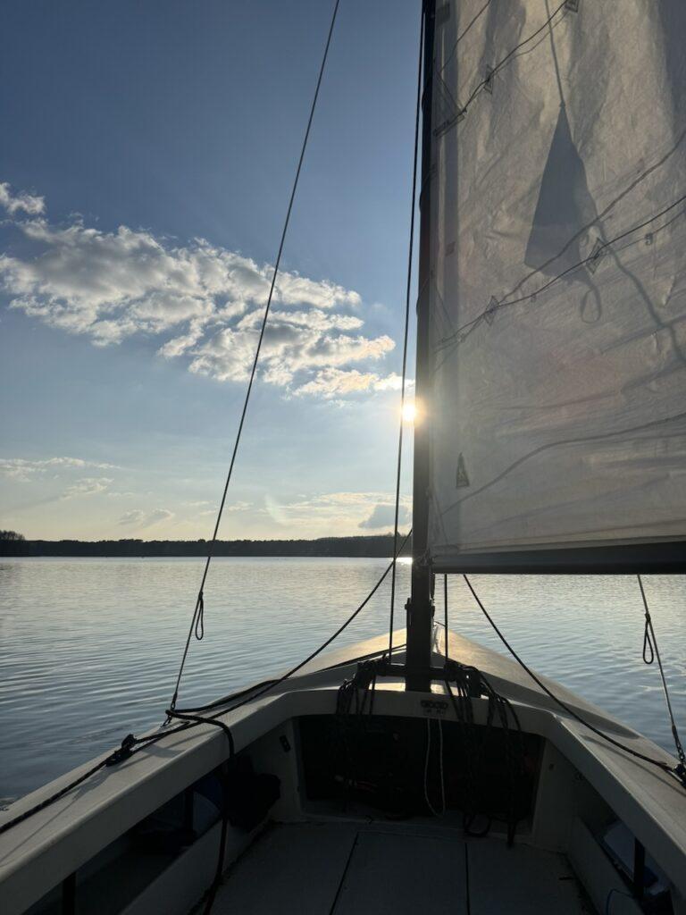 Segeln bei wenig Wind auf dem Scharmützelsee